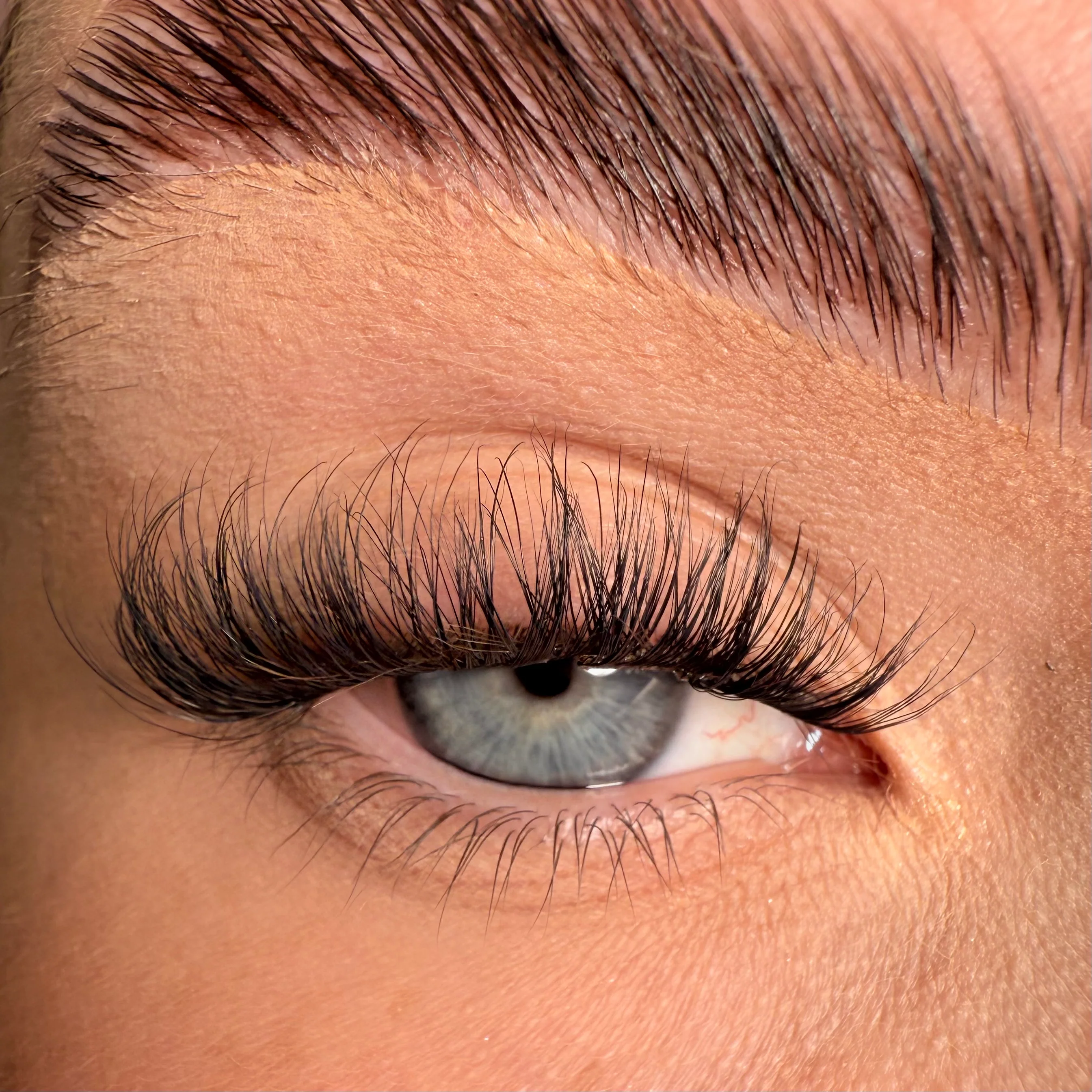 I.F.L.Y. Super Pre-Glued Lashes - Image 12